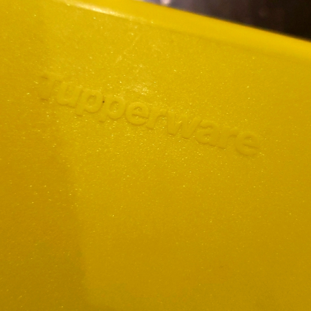 Tupperware 🥪 container - Picture 3 of 4